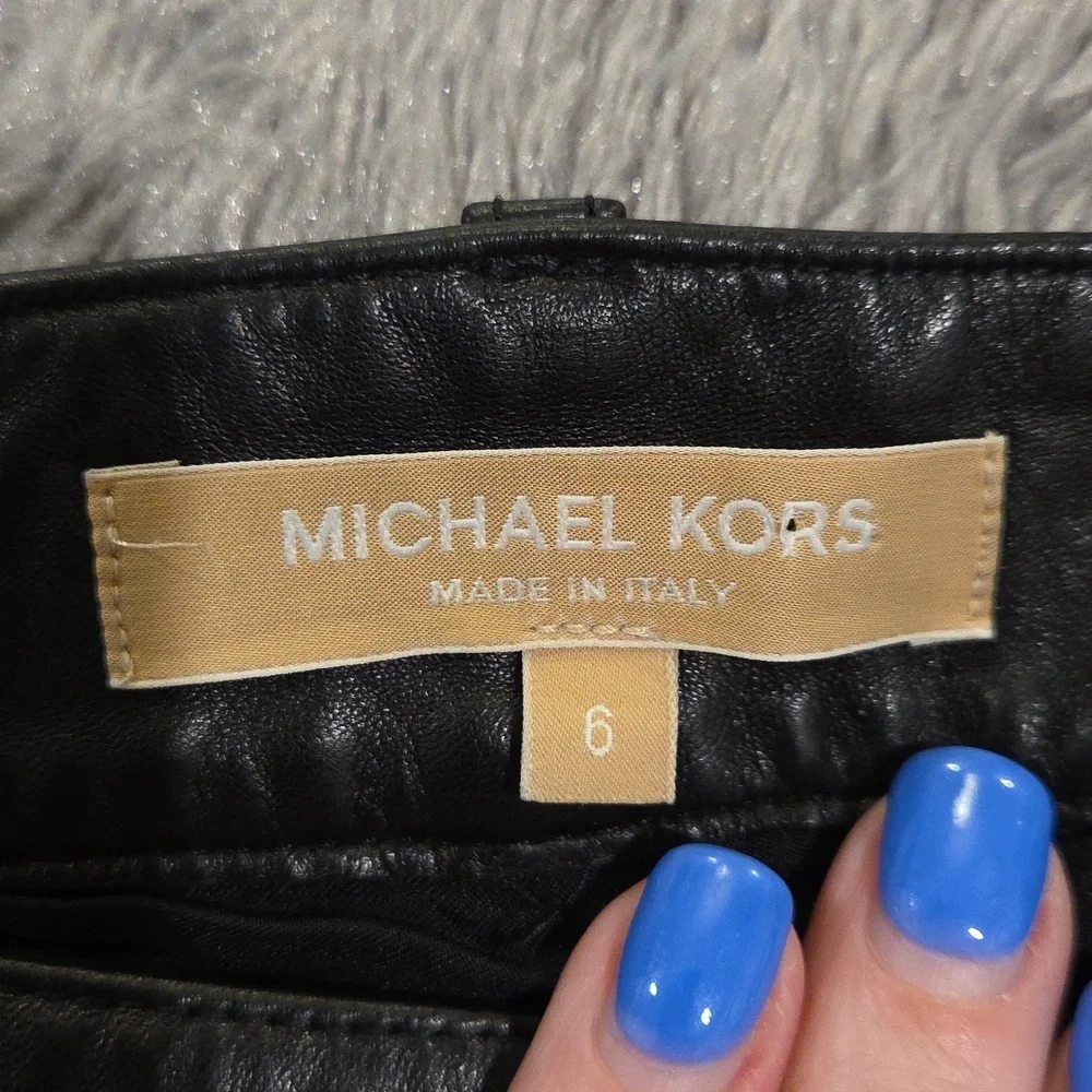 Buttery Soft Michael Kors Italy Cropped Leather Pants w/ Zipper Details Size 6!